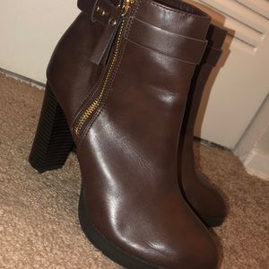 Gentle worn brown heeled booties